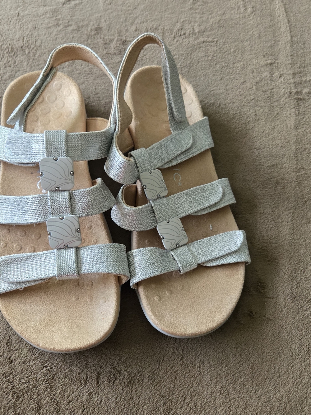Vionic Comfort Elastic Strap Women's Sandals in Light Silver